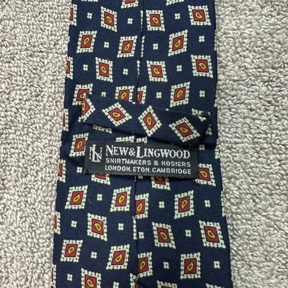 New & Lingwood Barneys New York Mens Silk Tie Navy Geometric Paisley England